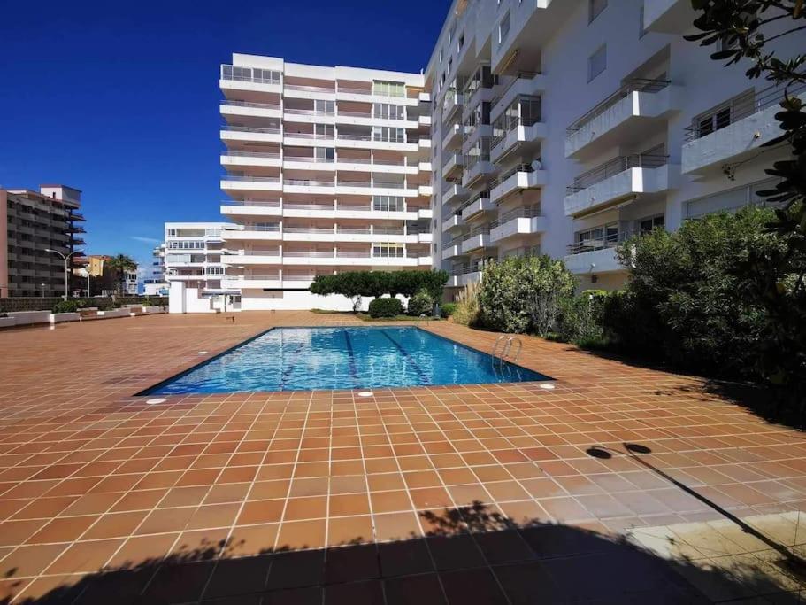Spacieux Appartement Rose Front Mer Et Piscine Roses Ngoại thất bức ảnh