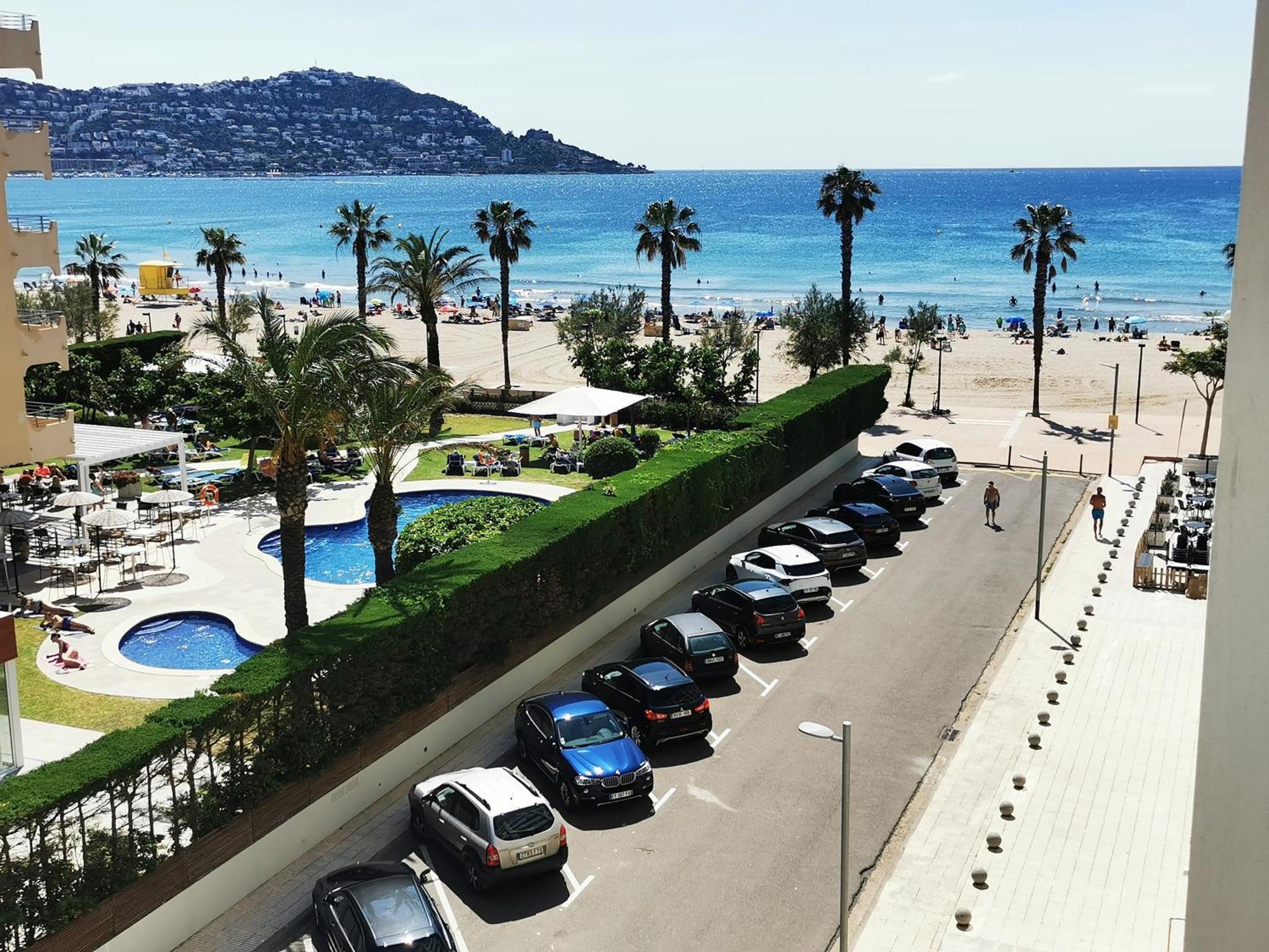 Spacieux Appartement Rose Front Mer Et Piscine Roses Ngoại thất bức ảnh