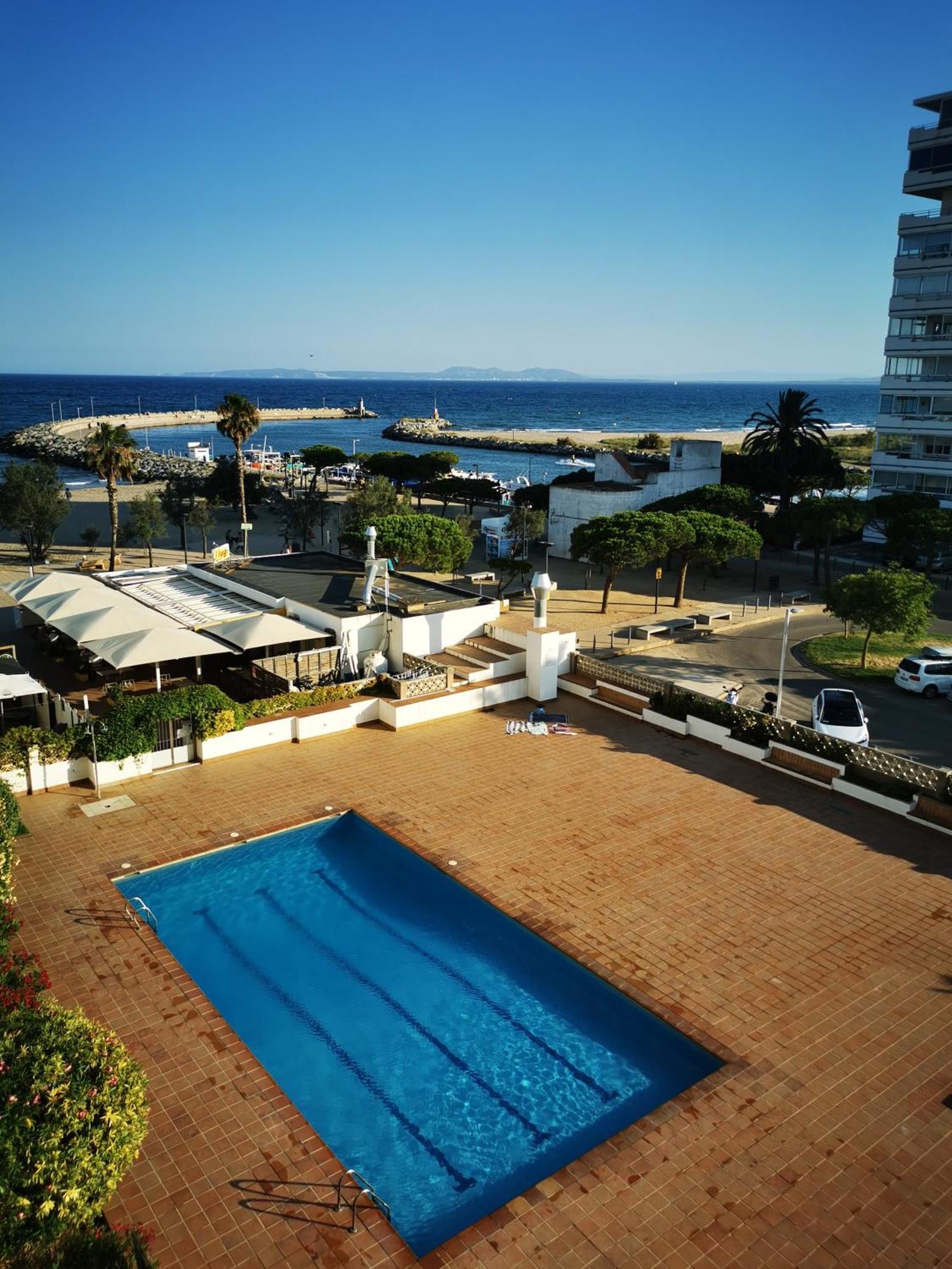 Spacieux Appartement Rose Front Mer Et Piscine Roses Ngoại thất bức ảnh