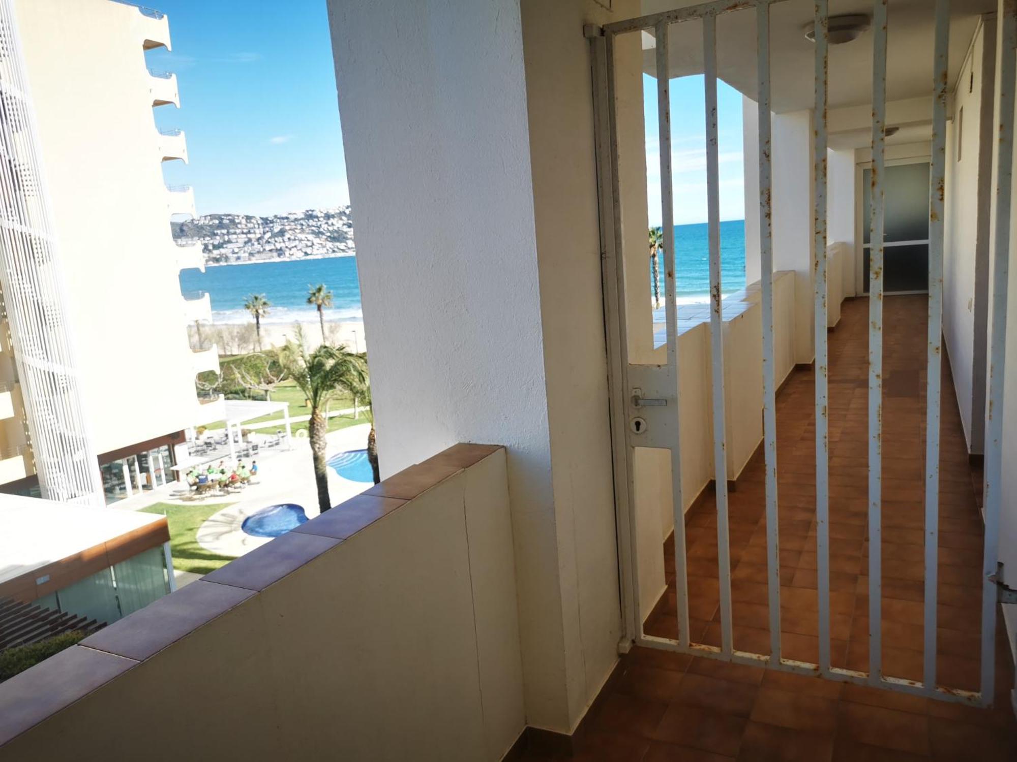 Spacieux Appartement Rose Front Mer Et Piscine Roses Ngoại thất bức ảnh